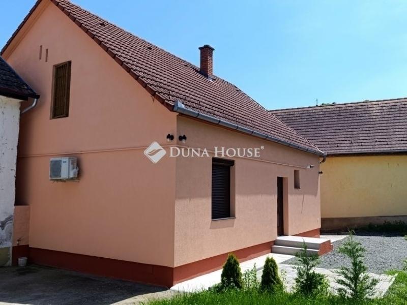 Eladó családi ház Lippó