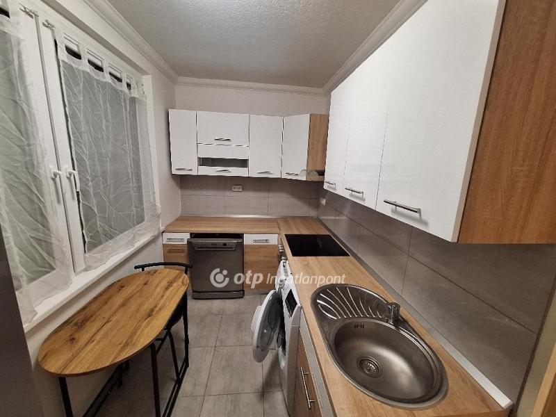 Eladó lakás Mezőhegyes