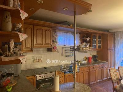 Eladó családi ház Abony