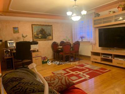 Eladó családi ház Abony