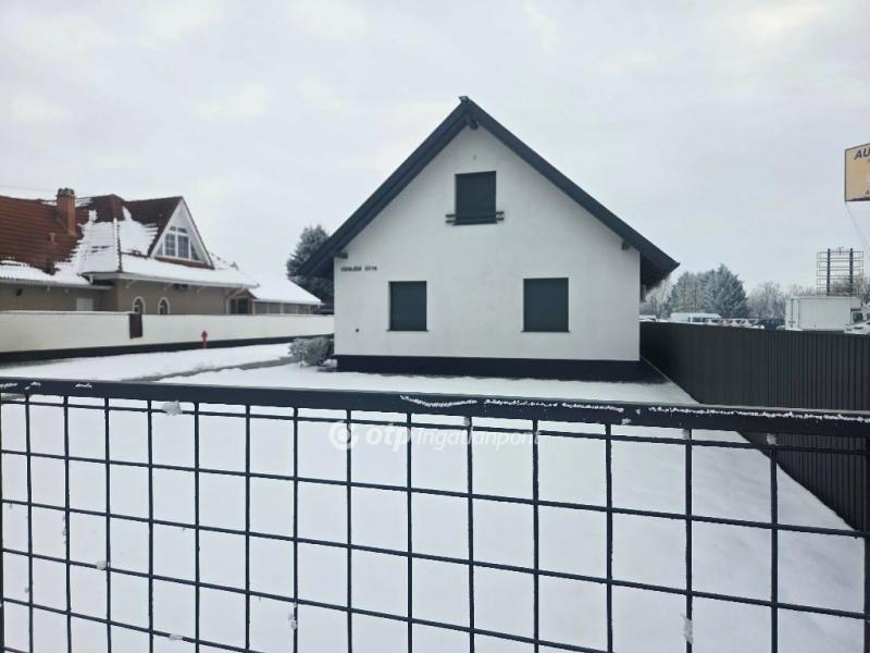 Eladó családi ház Abony