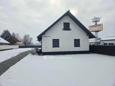 Eladó családi ház Abony