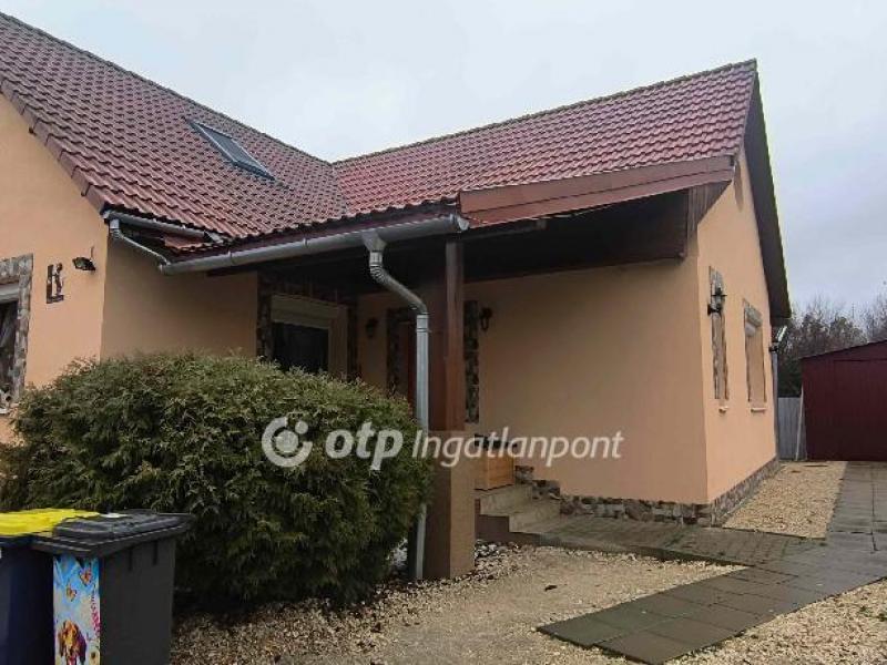 Eladó családi ház Tápiószele