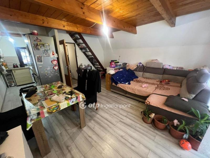 Eladó családi ház Tápiószentmárton