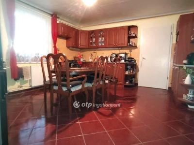 Eladó családi ház Felgyő