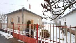 Eladó családi ház Törtel