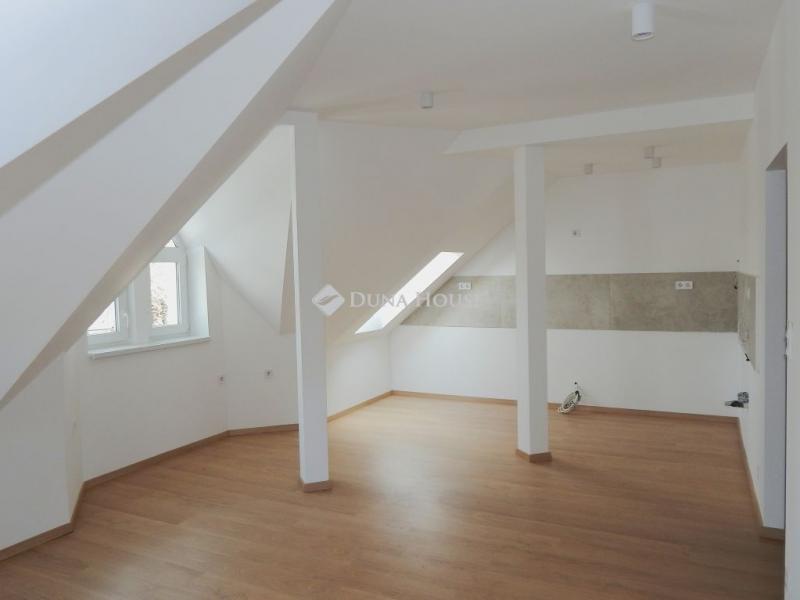 Eladó lakás Balatonföldvár