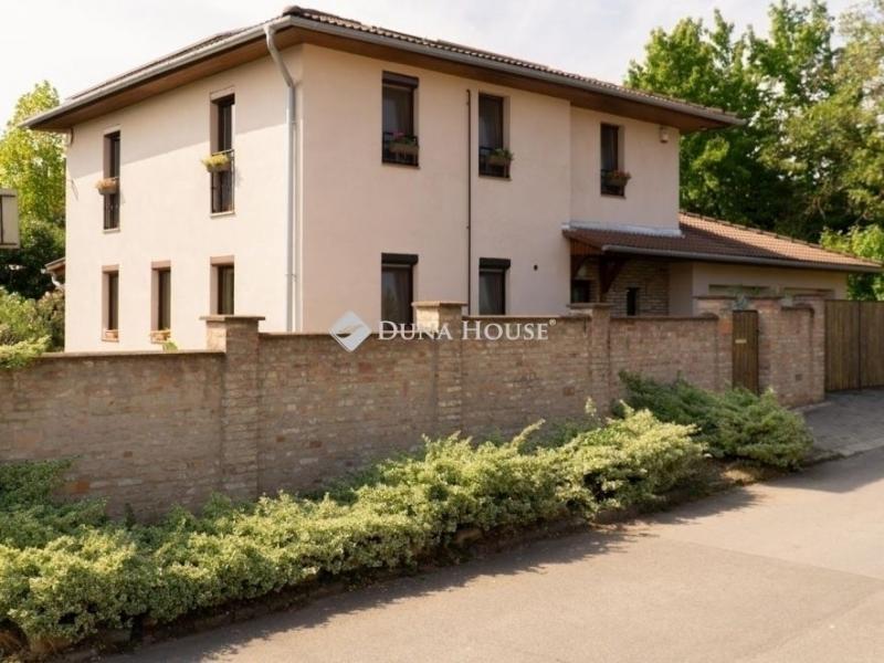 Eladó családi ház Pécs