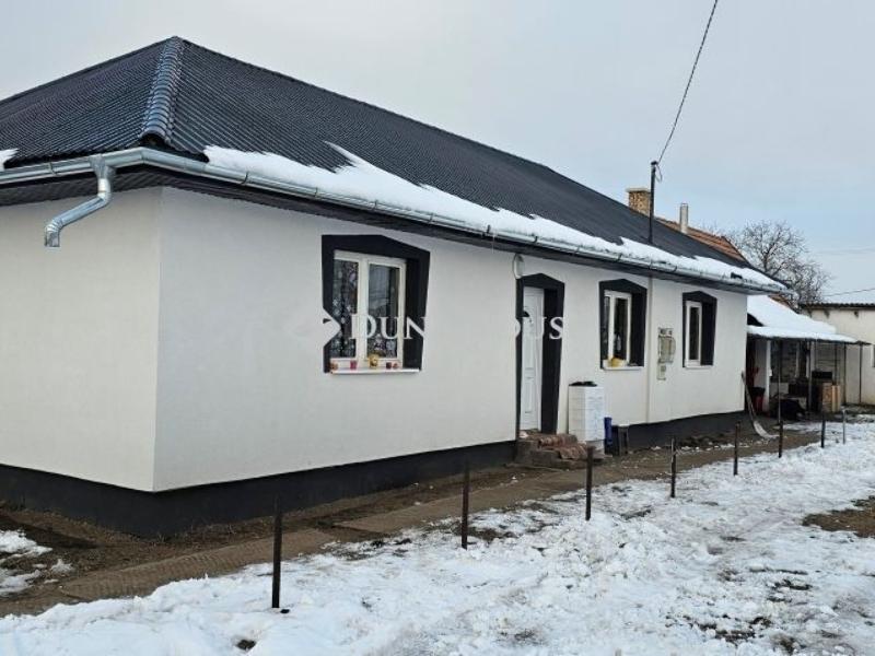 Eladó családi ház Farmos