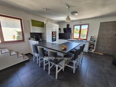 Eladó családi ház Szentes