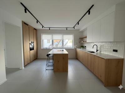 Eladó iroda családi házban Budapest