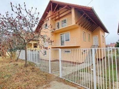 Eladó családi ház Tura