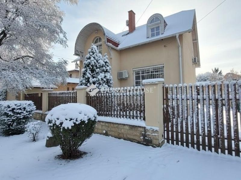 Eladó családi ház Budapest