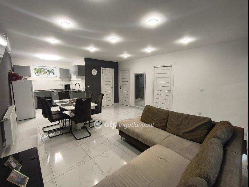 Eladó családi ház Pusztaszabolcs