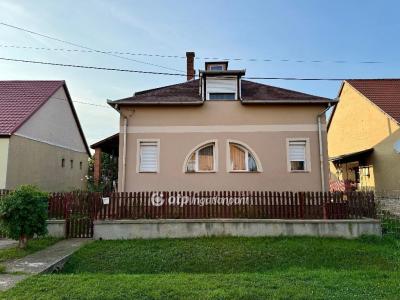 Eladó családi ház Felsőzsolca