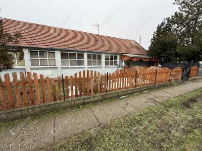 Eladó családi ház Üllő