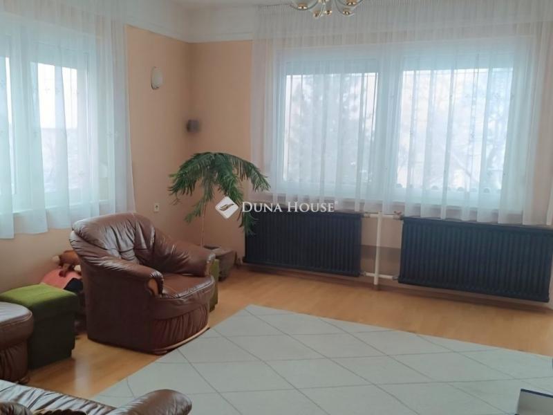 Eladó családi ház Szentmártonkáta