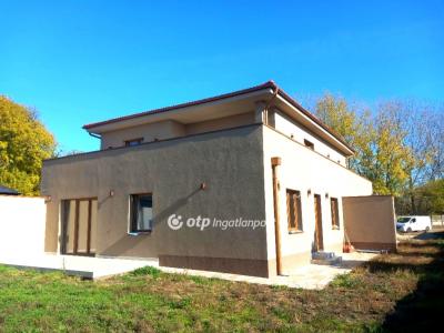 Eladó családi ház Debrecen