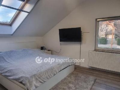 Eladó lakás Üröm