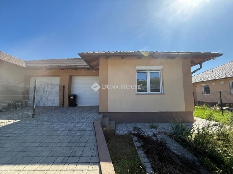 Eladó ikerház Nagytarcsa