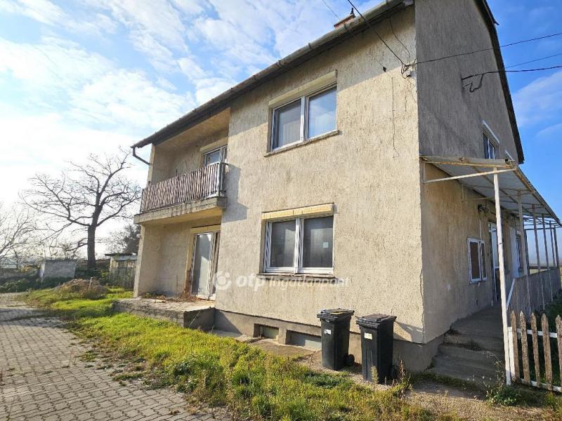 Eladó családi ház Aba