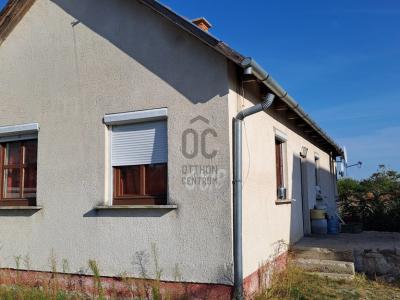 Eladó családi ház Törtel