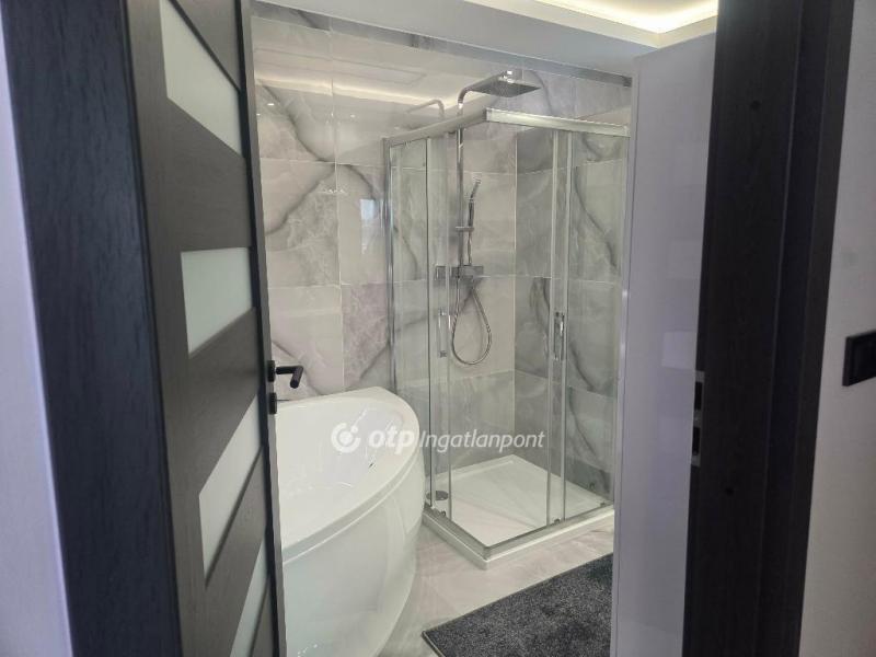 Eladó családi ház Abony