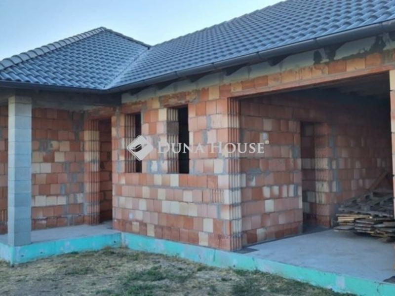 Eladó családi ház Nyáregyháza