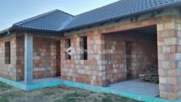 Eladó családi ház Nyáregyháza