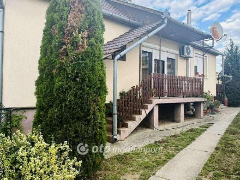 Eladó családi ház Kékcse