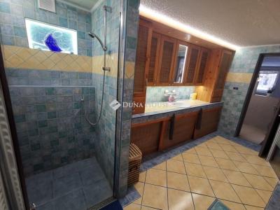 Eladó családi ház Érd