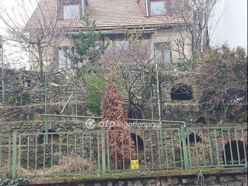 Eladó családi ház Pécs