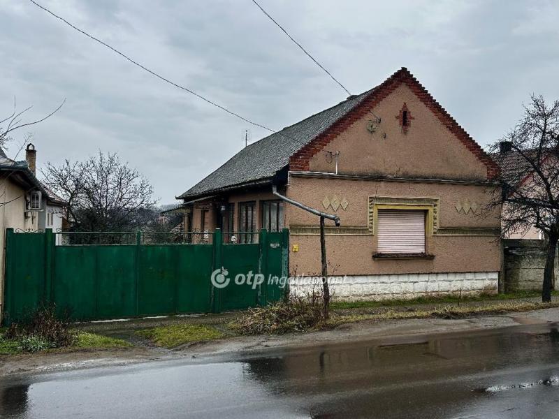 Eladó családi ház Vámospércs