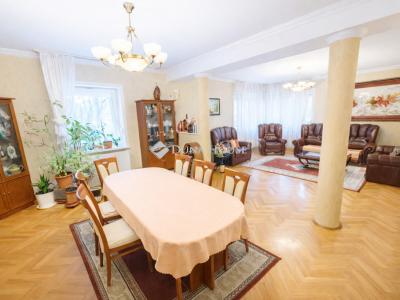 Eladó családi ház Budapest