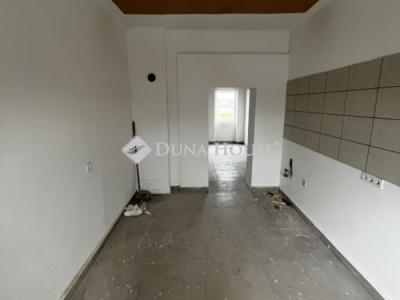 Eladó lakás Várbalog