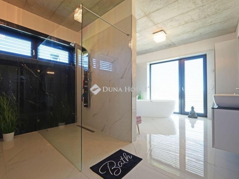 Eladó családi ház Vác