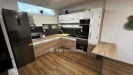 Eladó családi ház Taksony