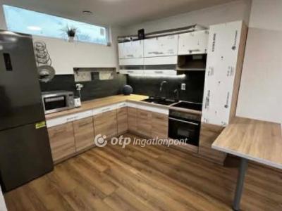 Eladó családi ház Taksony