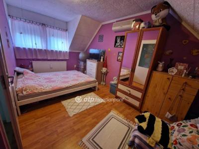 Eladó családi ház Gyál