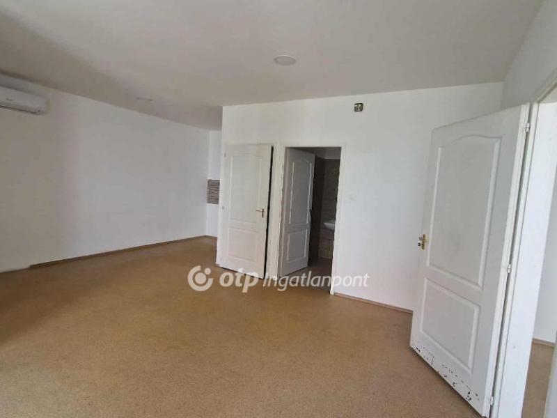 Eladó lakás Tápiószele