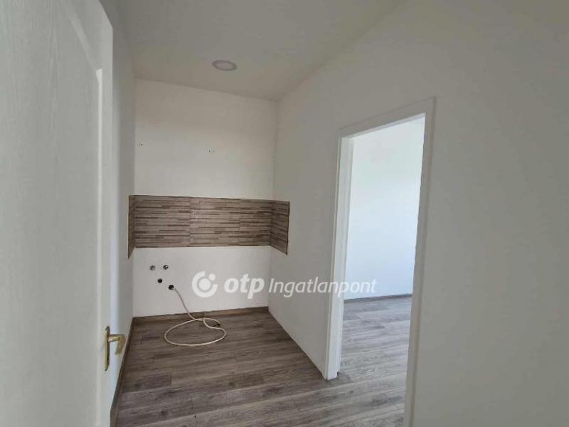 Eladó lakás Tápiószele