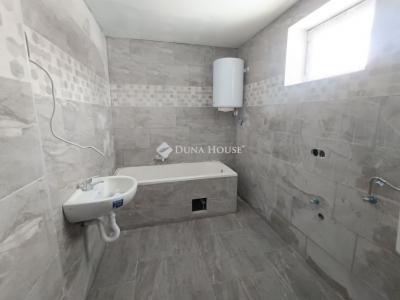 Eladó családi ház Törtel