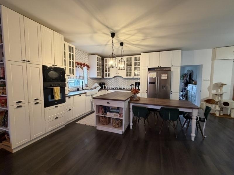 Eladó családi ház Budapest