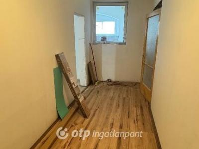 Eladó lakás Pápa