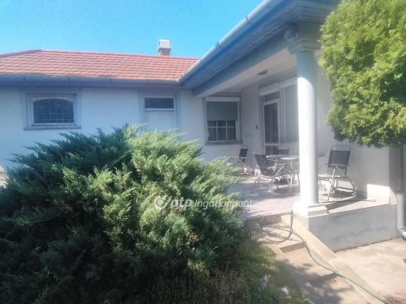 Eladó családi ház Derecske