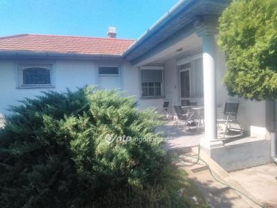 Eladó családi ház Derecske