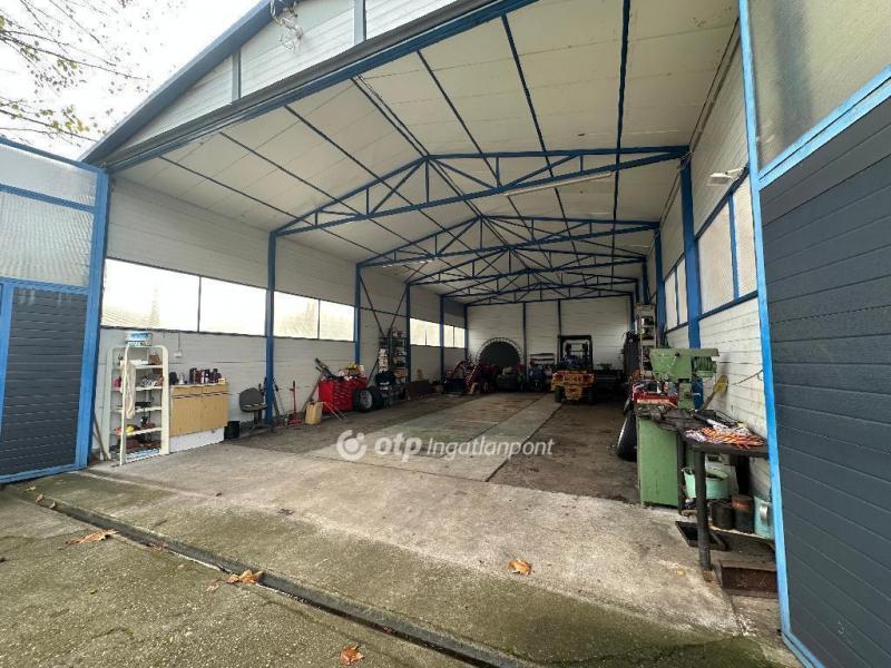 Eladó műhely Csongrád