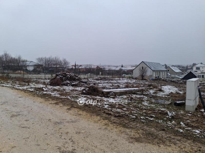 Eladó lakóövezeti telek Hajmáskér