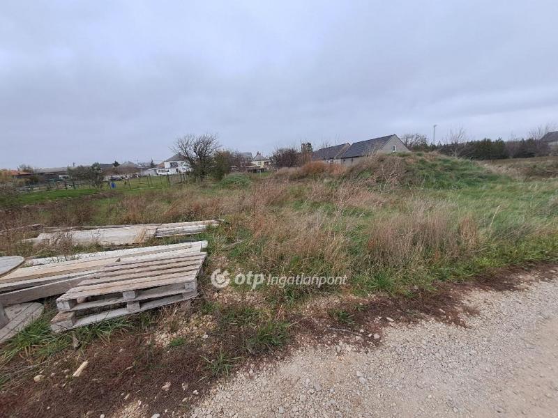 Eladó lakóövezeti telek Hajmáskér