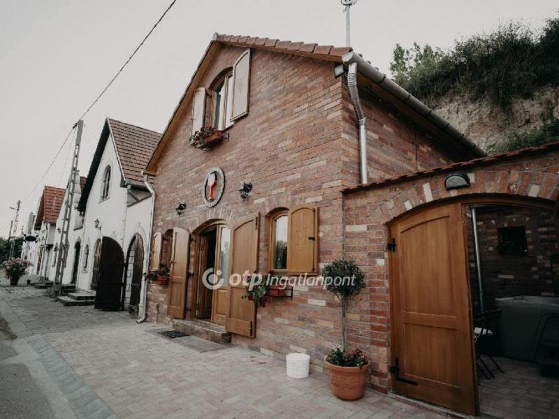 Eladó sorház Tokaj